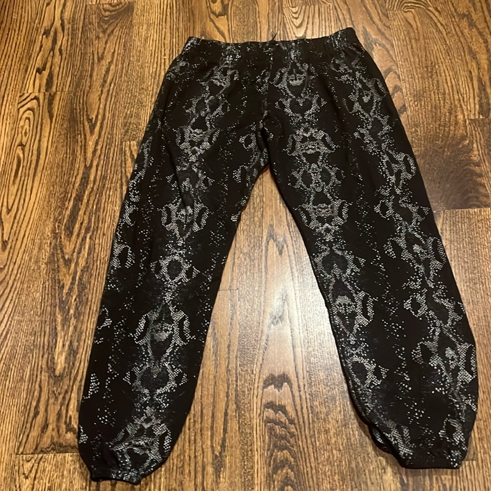 Monrow snakeskin black joggers!